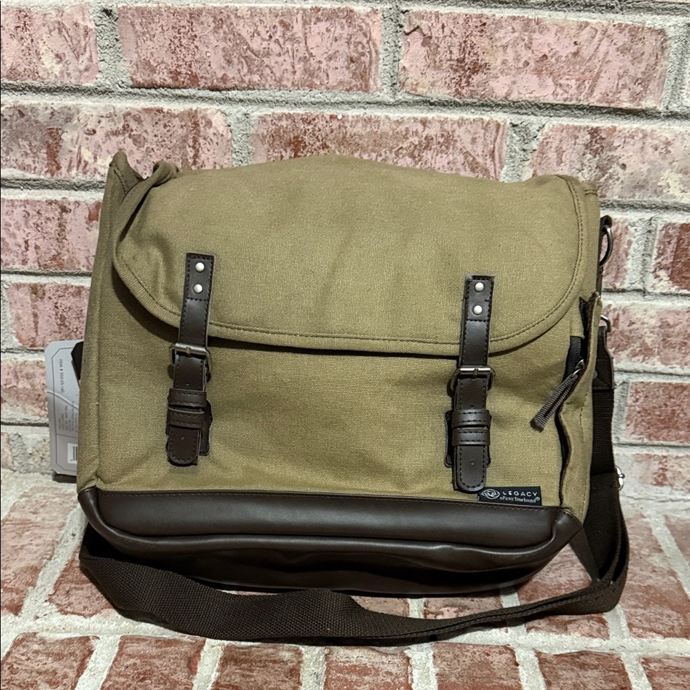 Legacy Adventure picnic Wine tote . Glasses and table included